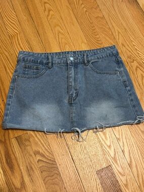 SHEIN Blue Denim Mini Skirt with Frayed Hem